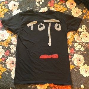Toto tee